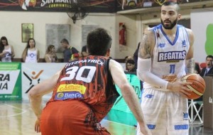 Regatas se adueñó del clásico y es el único invicto del Súper 20