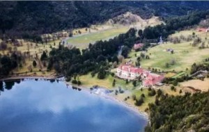 Javier Milei cede soberanía ante Lewis en acuerdo por Lago Escondido