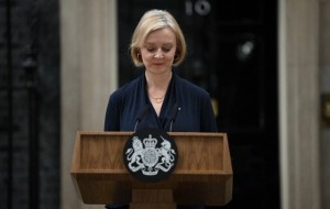 Tras 45 días en el cargo, renunció la primera ministra del Reino Unido
