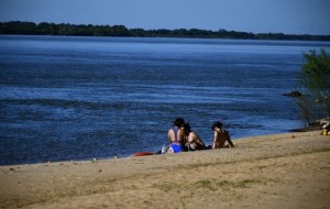 Por la bajante del río, no se podrá ingresar al agua en la playa Isla Malvinas I