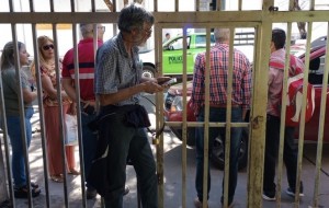 "Quieren que el Invico otorgue créditos y no viviendas populares"