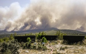Más de 200 evacuados por incendios forestales en Grecia y Suiza