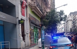 Grupo de ultraderecha plantó bombas molotov en local partidario