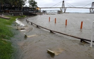 Clausuran playas y ya hay un familia evacuada por la crecida del Paraná