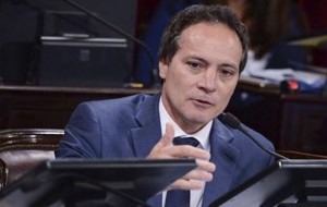 Le exigen a Camau que vote en contra de Ley Bases