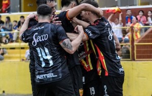 Boca Unidos empató con Douglas y Camioneros será su rival en los playoffs