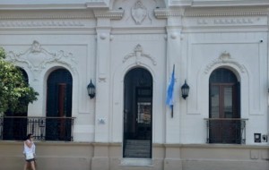 Docentes del nivel superior denuncian despidos y acomodos selectivos