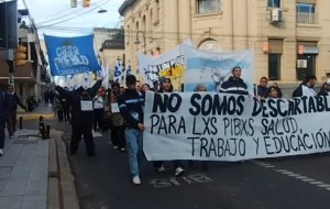 Organizaciones comunitarias marcharon contra el vaciamiento de políticas de salud y consumo