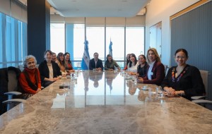 El gobernador Valdés recibió a la comisión organizadora del Encuentro de Plurinacional