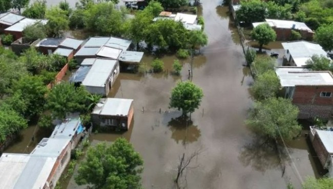 Más de 400 personas afectadas por el desborde del Riachuelo en San Luís del Palmar