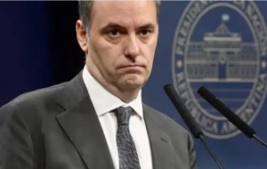 Adorni, entre viajes y armas sin enemigo