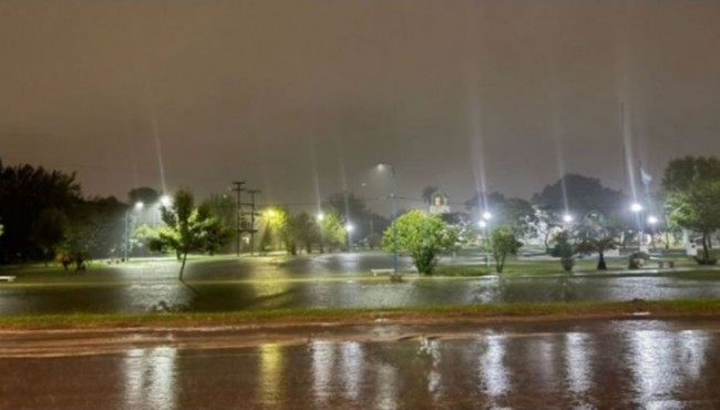 Esquina bajo agua: 225 mm y decenas de evacuados