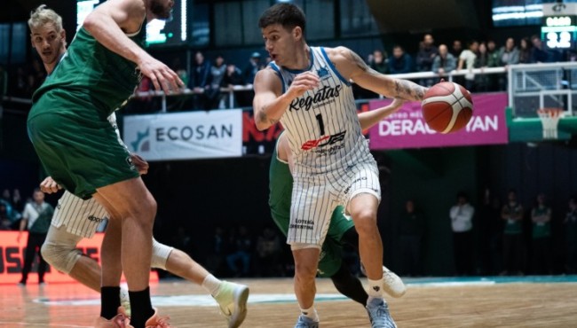 Regatas ganó en Caballito y define el pase a semifinales en Corrientes
